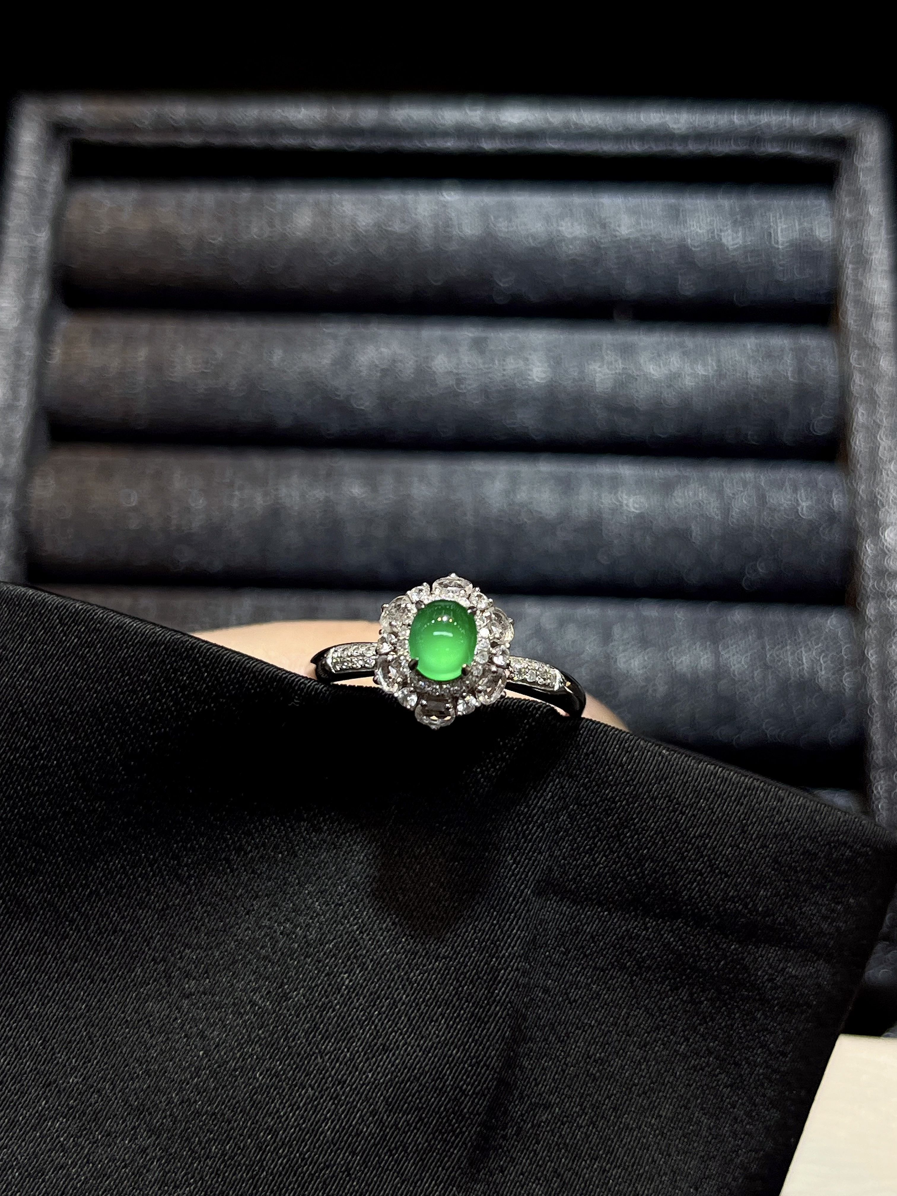 冰阳绿 蛋面 戒指 18k金  裸石5.2-4.1mm